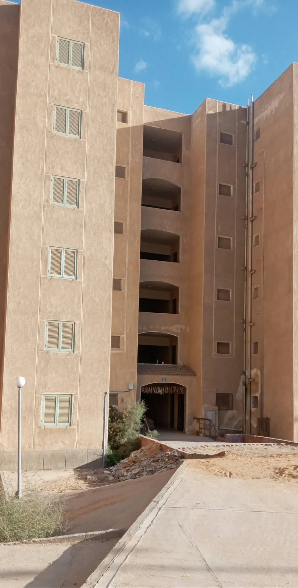 اهدار المال العام فى شقق عمارات الاسكان القومى فى حدائق اكتوبر
